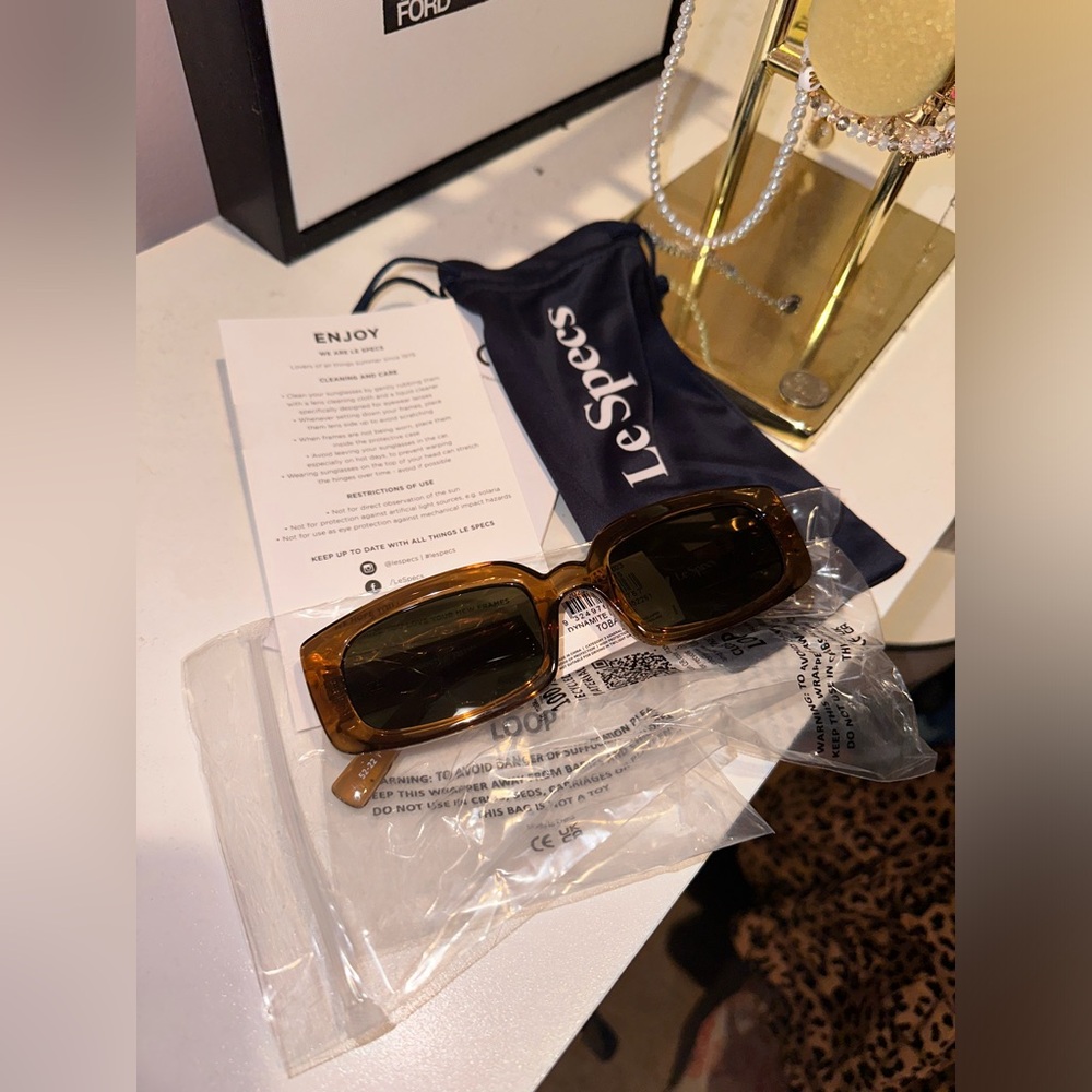 Le Specs women’s shades NEVER WORN